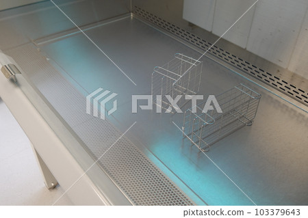 sterile operating table 103379643