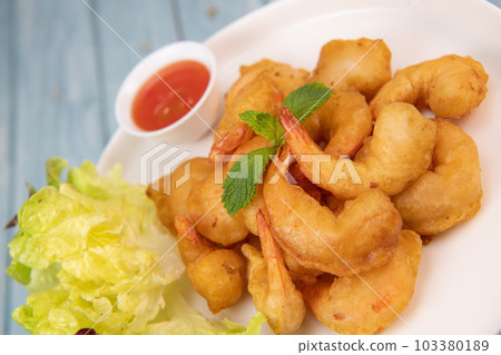 Recipe for shrimp fritters in sweet and sour sauce 103380189