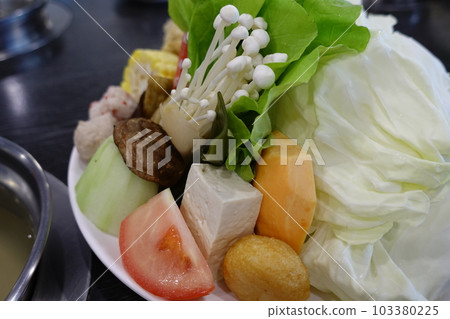 Small hot pot 103380225