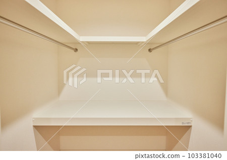 Walk-in closet house Walk-in closet house 103381040