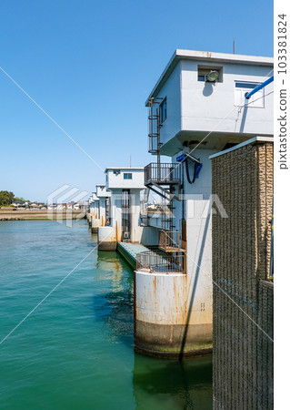 新潟大關（新潟縣新潟市），位於信濃川河口與關谷分流處 103381824