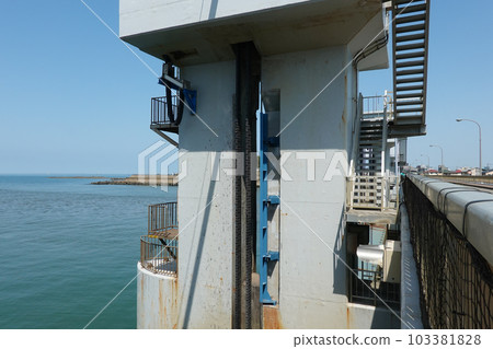 Niigata Ozeki (Niigata City, Niigata Prefecture), located at the mouth of the Shinano River and the Sekiya diversion Niigata Ozeki (Niigata City, Niigata Prefecture), located at the mouth of the Shinano River and the Sekiya diversion 103381828