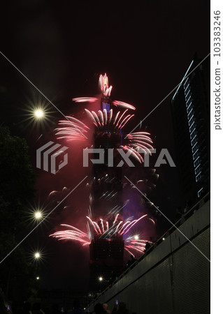 跨年 103383246
