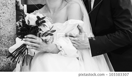 Elegant bride and groom with wedding bouquet Elegant bride and groom with wedding bouquet 103383307