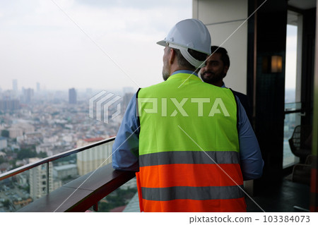 Project planing between engineer foreman manager and businessman 103384073