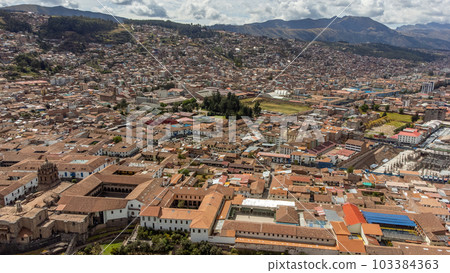 Aerial view of the city of Cusco. 103384363