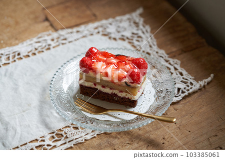 Framboise cake 103385061
