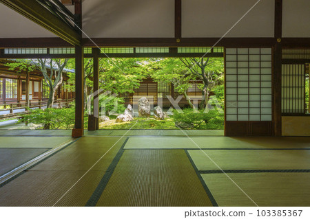Kenninji Temple Choontei Picture Frame Garden Season of Fresh Green (Higashiyama Ward, Kyoto City) 103385367