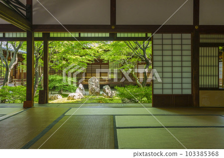 Kenninji Temple Choontei Picture Frame Garden Season of Fresh Green (Higashiyama Ward, Kyoto City) 103385368