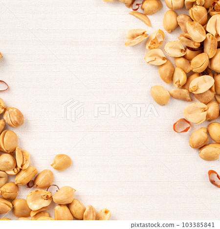 Peanuts snacks spicy spicy peanuts snack 麻ーピー 103385841