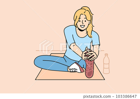 Smiling woman in sportswear training in gym  103386647