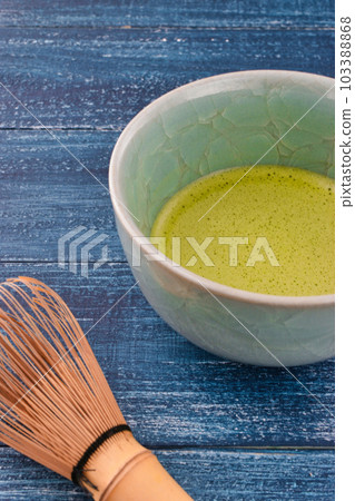 茶道一碗抹茶和茶拂 103388868