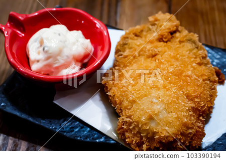 Large fried oysters served deliciously Large fried oysters served deliciously 103390194