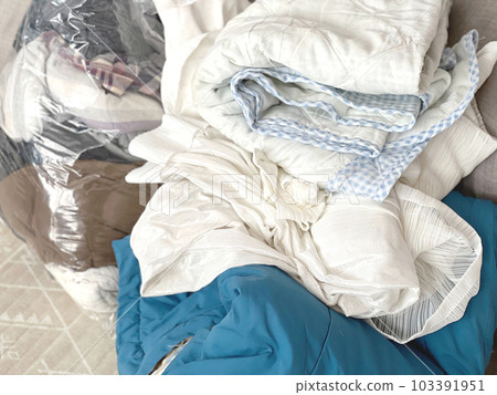 Throw away bedding and cloth in a plastic bag Throw away bedding and cloth in a plastic bag 103391951