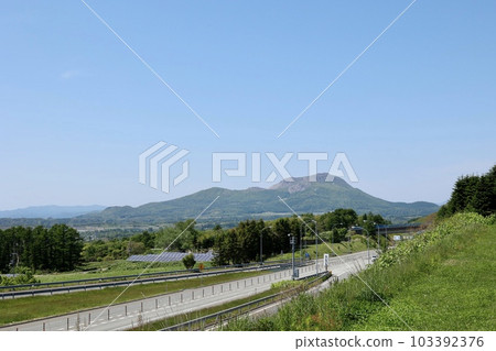 從有珠山服務區看到的有珠山 從有珠山服務區看到的有珠山 103392376