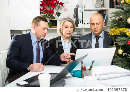 Business team working at office 103397278