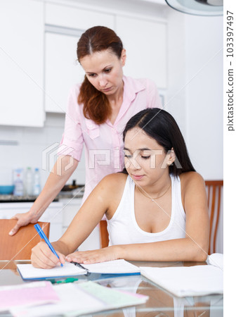 Girl learns badly 103397497