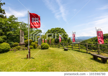 群馬縣水上町那古魯米城遺址，旗幟飄揚 103398780
