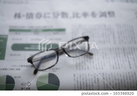 Aging Presbyopia 103398920