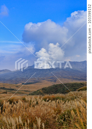 Scenery of Kusasenrigahama in autumn (November 2021 / Aso City, Kumamoto Prefecture) 103399152