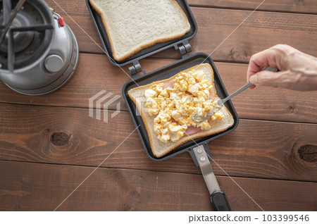 Prepared egg ham hot sandwich 103399546