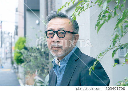 一個中年男子的肖像 103401708