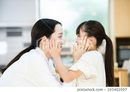 A good parent and child 103402097