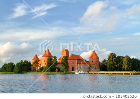 立陶宛，北歐三個波羅的海國家之一，特拉凱城堡，位於首都維爾紐斯市郊。 103402520