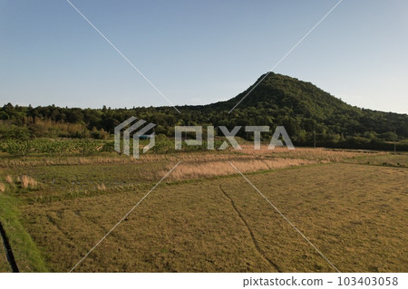 山陰海岸國立公園Kabuto山和田園風光無人機航拍 山陰海岸國立公園Kabuto山和田園風光無人機航拍 103403058