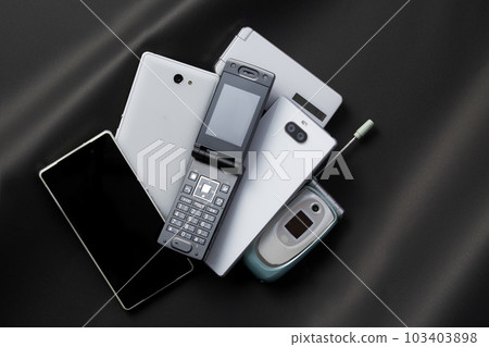 Cell phone _ Garake _ Smartphone _ Old model _ Disposal 103403898