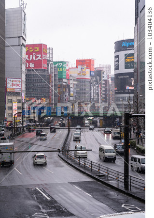 “東京”白雪皚皚的冬季新宿城市風光 “東京”白雪皚皚的冬季新宿城市風光 103404136
