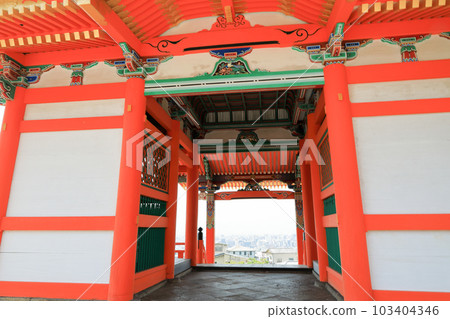 從清水寺正門眺望京都市景 從清水寺正門眺望京都市景 103404346