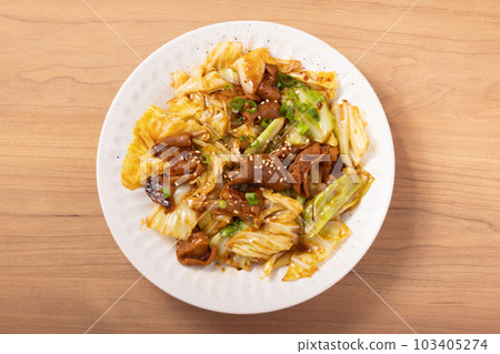 Sweet and spicy stir-fried beef offal and cabbage Sweet and spicy stir-fried beef offal and cabbage 103405274