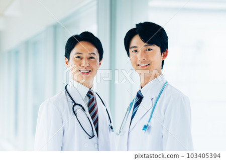 A doctor 103405394