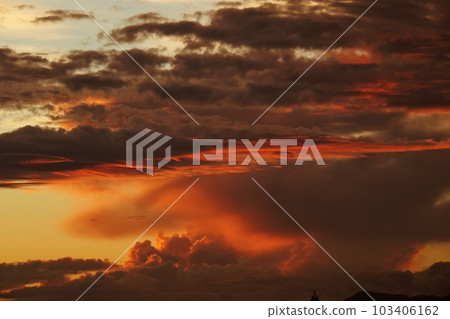 神秘發光的夏日黎明 Sky・Sky main・220730am 神秘發光的夏日黎明 Sky・Sky main・220730am 103406162