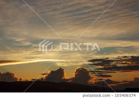 神秘發光的夏日黎明 Sky・Sky main・220730am 神秘發光的夏日黎明 Sky・Sky main・220730am 103406374