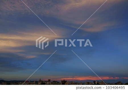 神秘發光的夏日黎明 Sky・Sky main・220730am 103406495