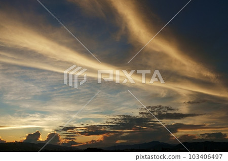 神秘發光的夏日黎明 Sky・Sky main・220730am 103406497