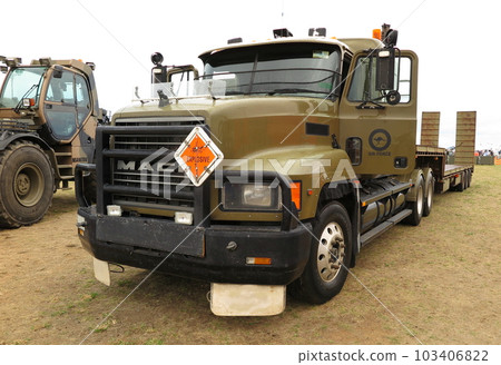 Australian Air Force low-floor semi-trailer 103406822