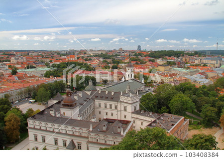 立陶宛首都維爾紐斯歷史街區,北歐波羅的海三國的世界文化遺產,從格季米納斯塔看老城區 立陶宛首都維爾紐斯歷史街區,北歐波羅的海三國的世界文化遺產,從格季米納斯塔看老城區 103408384