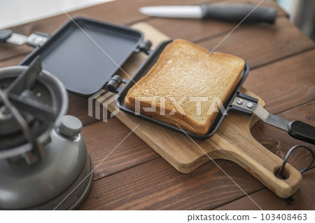 Making hot sandwiches with a hot sand maker Making hot sandwiches with a hot sand maker 103408463