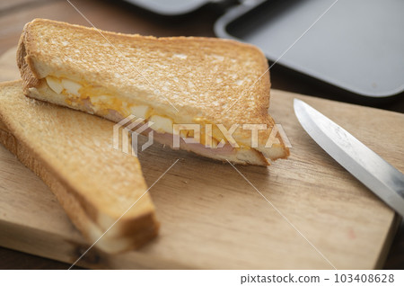 Egg ham hot sandwich Egg ham hot sandwich 103408628