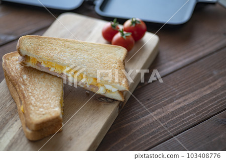Egg ham hot sandwich Egg ham hot sandwich 103408776