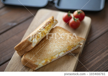 雞蛋火腿熱三明治 雞蛋火腿熱三明治 103408781