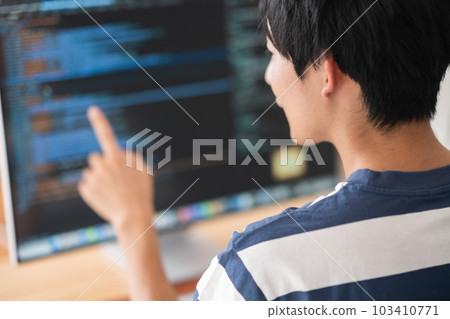 男性 IT 工程師確認編程不露面 103410771