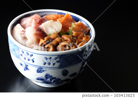 Shoot tuna, salmon, sea bream, scallop, and sea urchin on a black background Shoot tuna, salmon, sea bream, scallop, and sea urchin on a black background 103413823