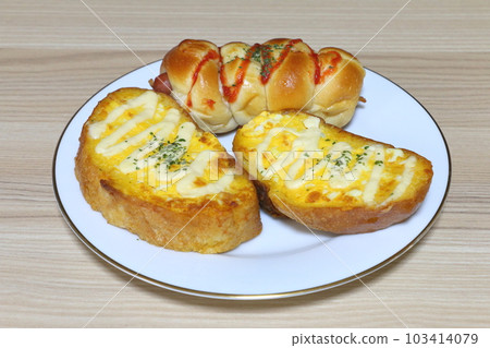 Snack (egg baguette, wiener roll) Snack (egg baguette, wiener roll) 103414079