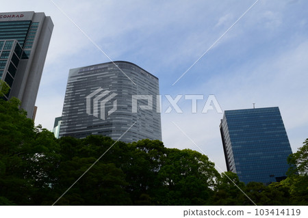 Hamarikyu garden and skyscraper in blue sky, Tokyo 103414119