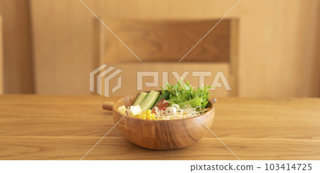 salad on the dining table 103414725