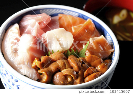 Seafood rice bowl with tuna, salmon, sea bream, scallop, and sea urchin and red miso soup 103415607